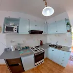Blue House Beach Apartment - Sleeps 4 & Balcony