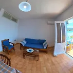 Blue House Beach Apartment - Sleeps 4 & Balcony