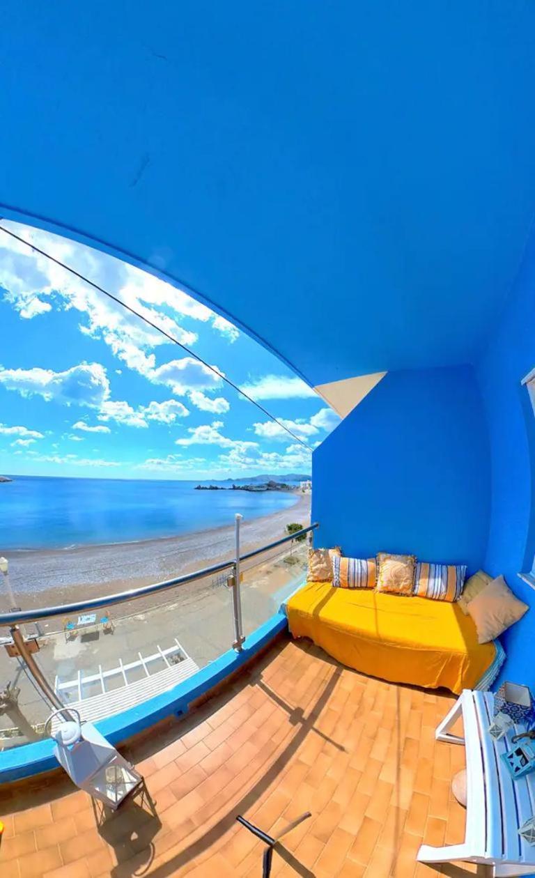Blue House - Sleeps 4 & Balcony *