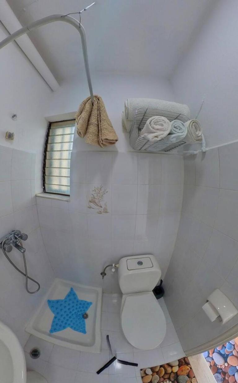 Blue House - Sleeps 4 & Balcony